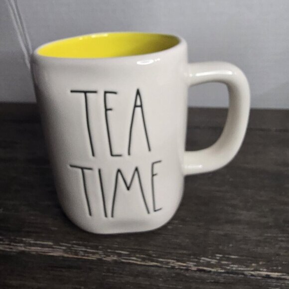 NWT Rae Dunn Artisan Tea Time Mug Yellow Interior 2021 Farmhouse Magenta - Picture 1 of 8